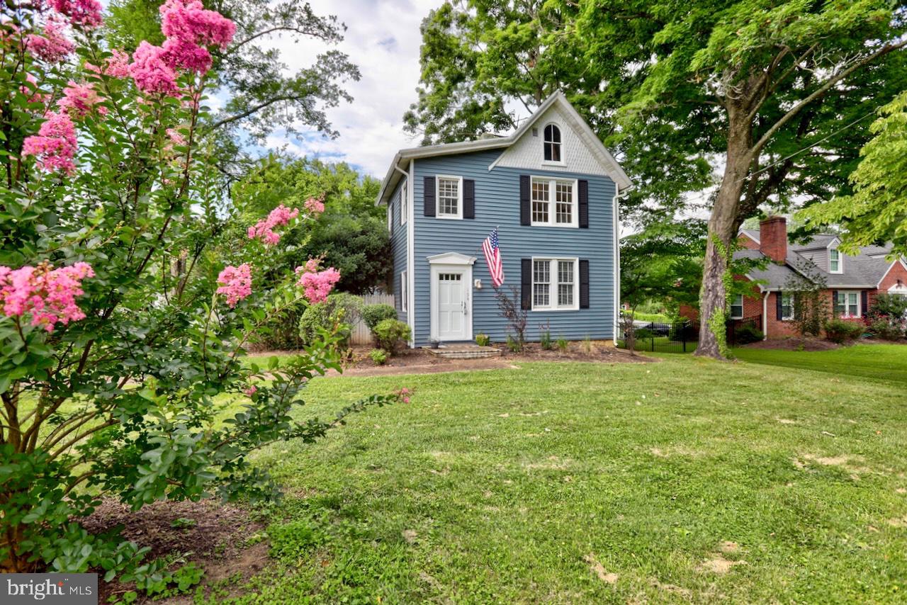154 E COLONIAL HIGHWAY