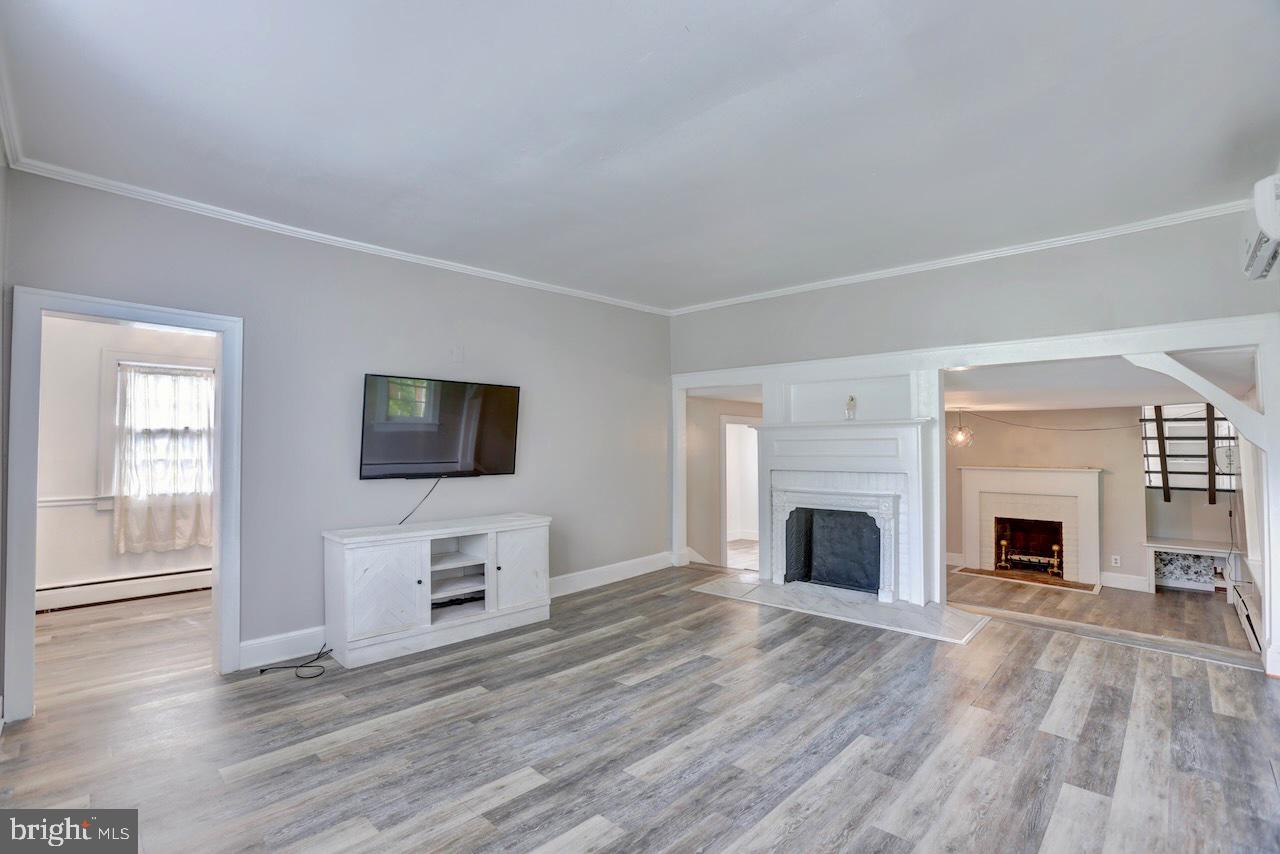 154 E COLONIAL HIGHWAY