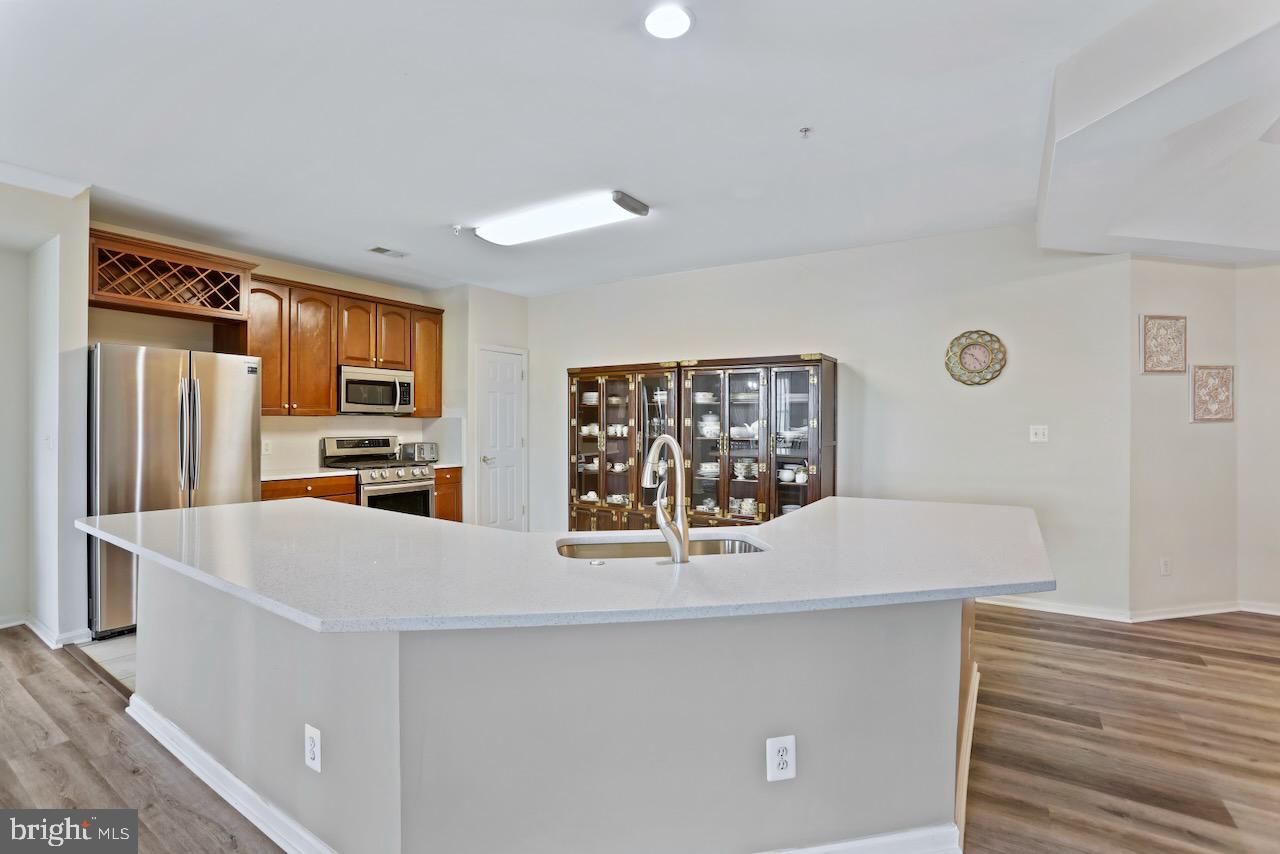 20751 ROYAL PALACE SQUARE Unit: 425
