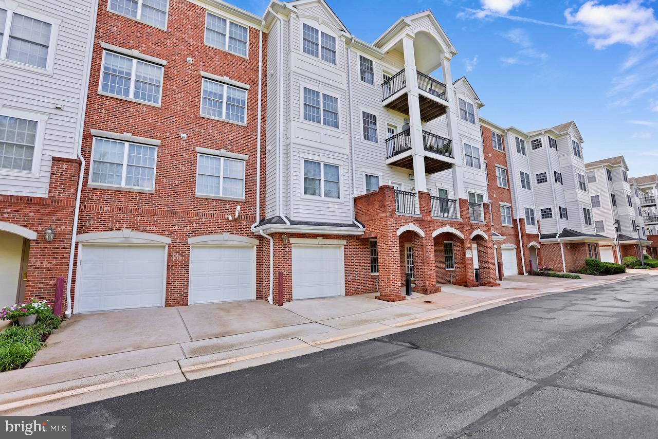 20751 ROYAL PALACE SQUARE Unit: 425