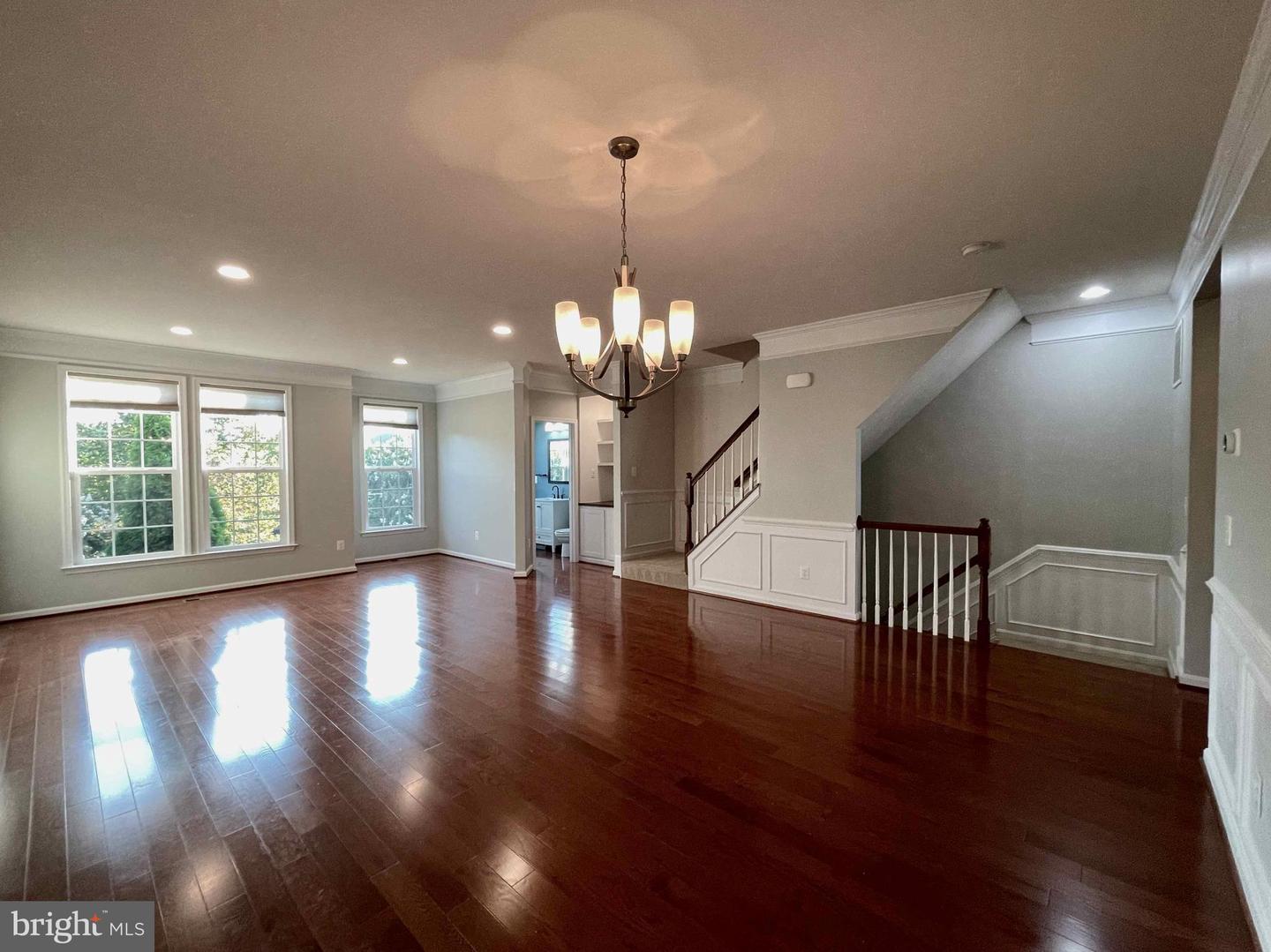 43694 CHICACOAN CREEK SQUARE