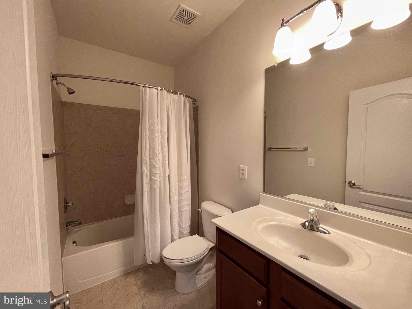 43694 CHICACOAN CREEK SQUARE