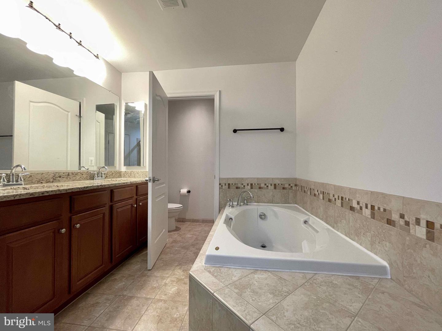 43694 CHICACOAN CREEK SQUARE