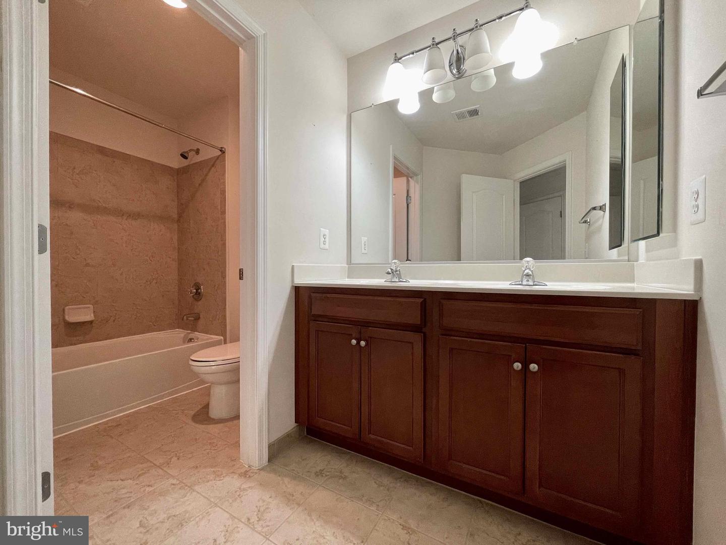 43694 CHICACOAN CREEK SQUARE
