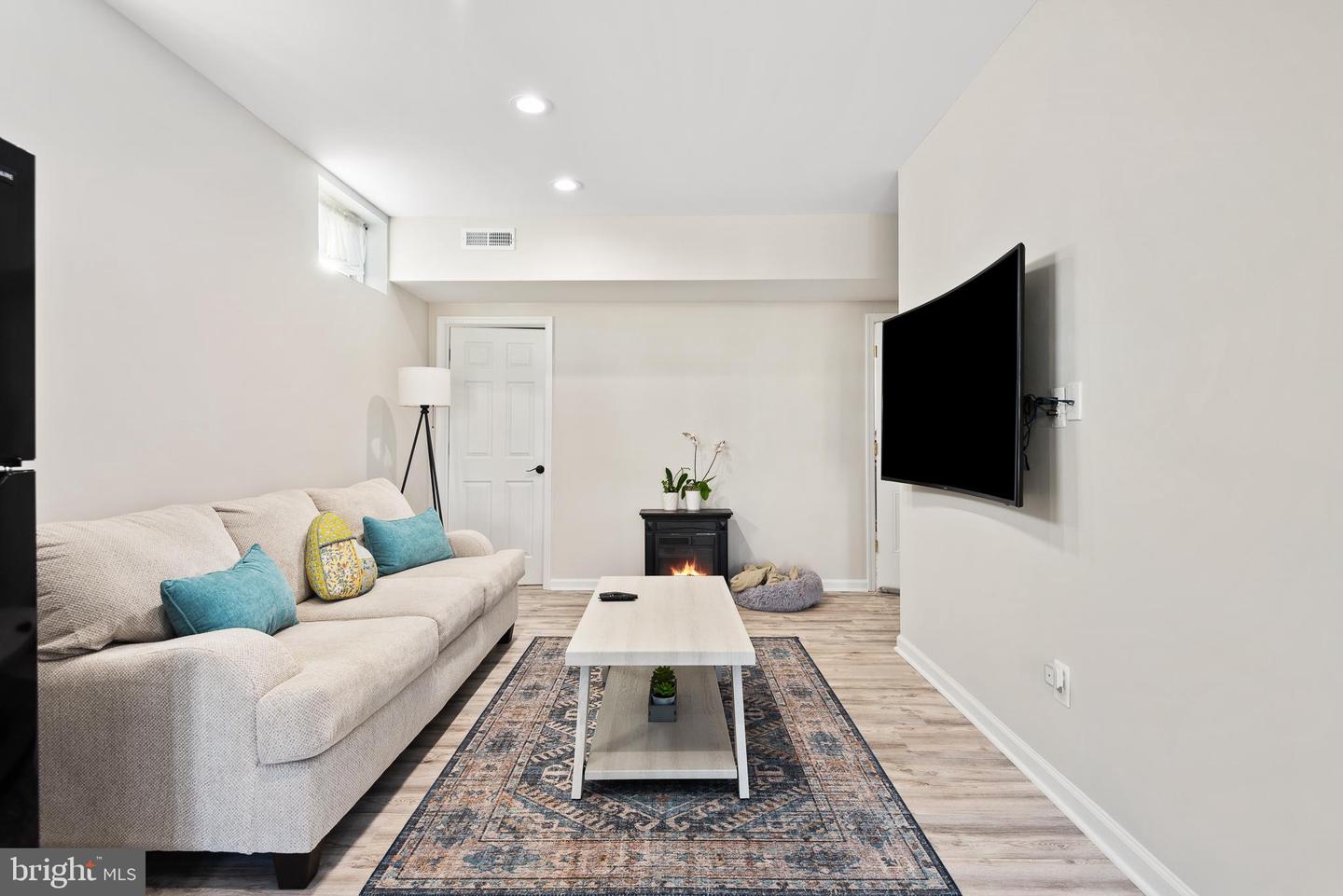 24948 FALLING BROOK CIRCLE