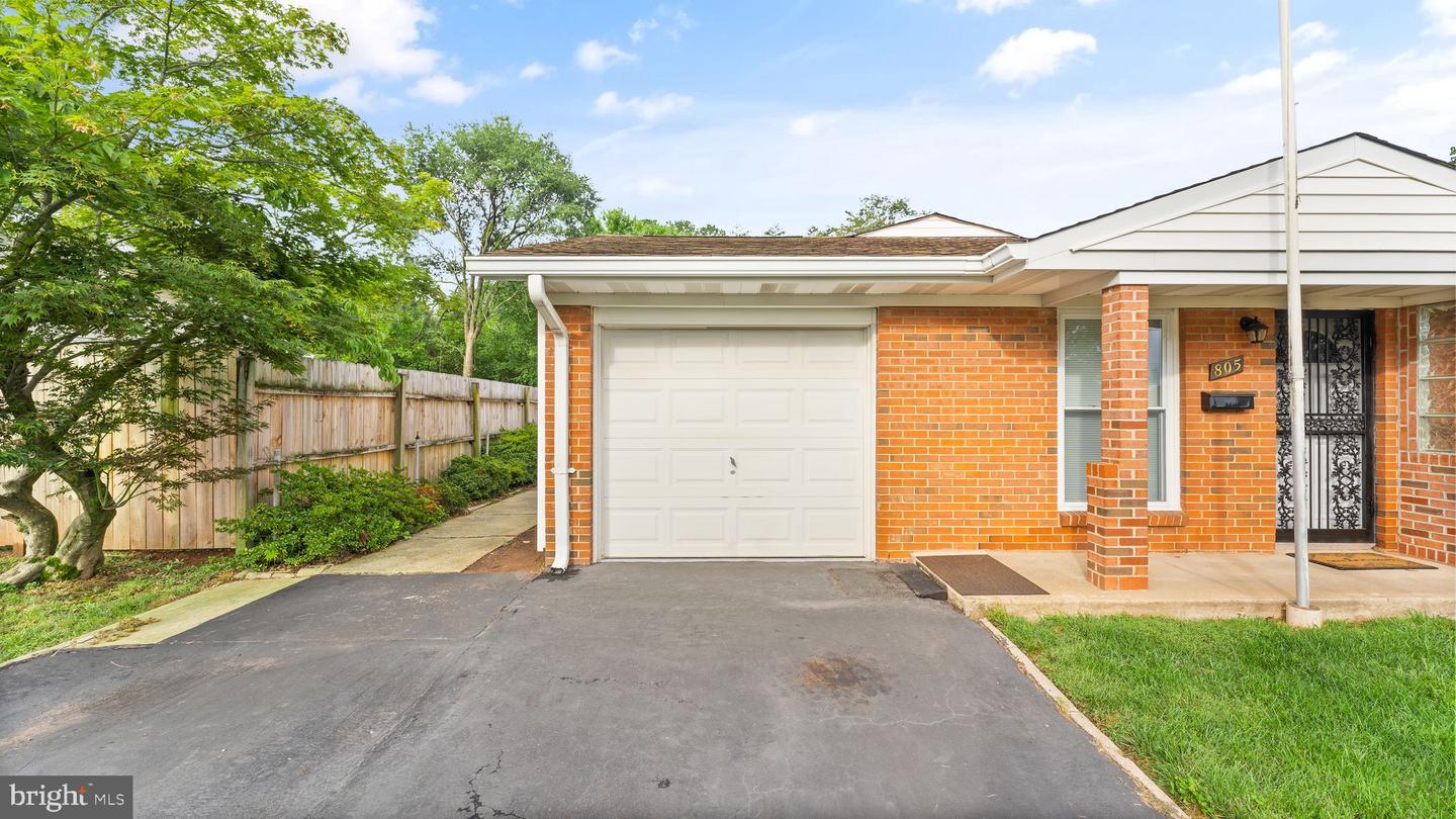 805 W NETTLE TREE ROAD