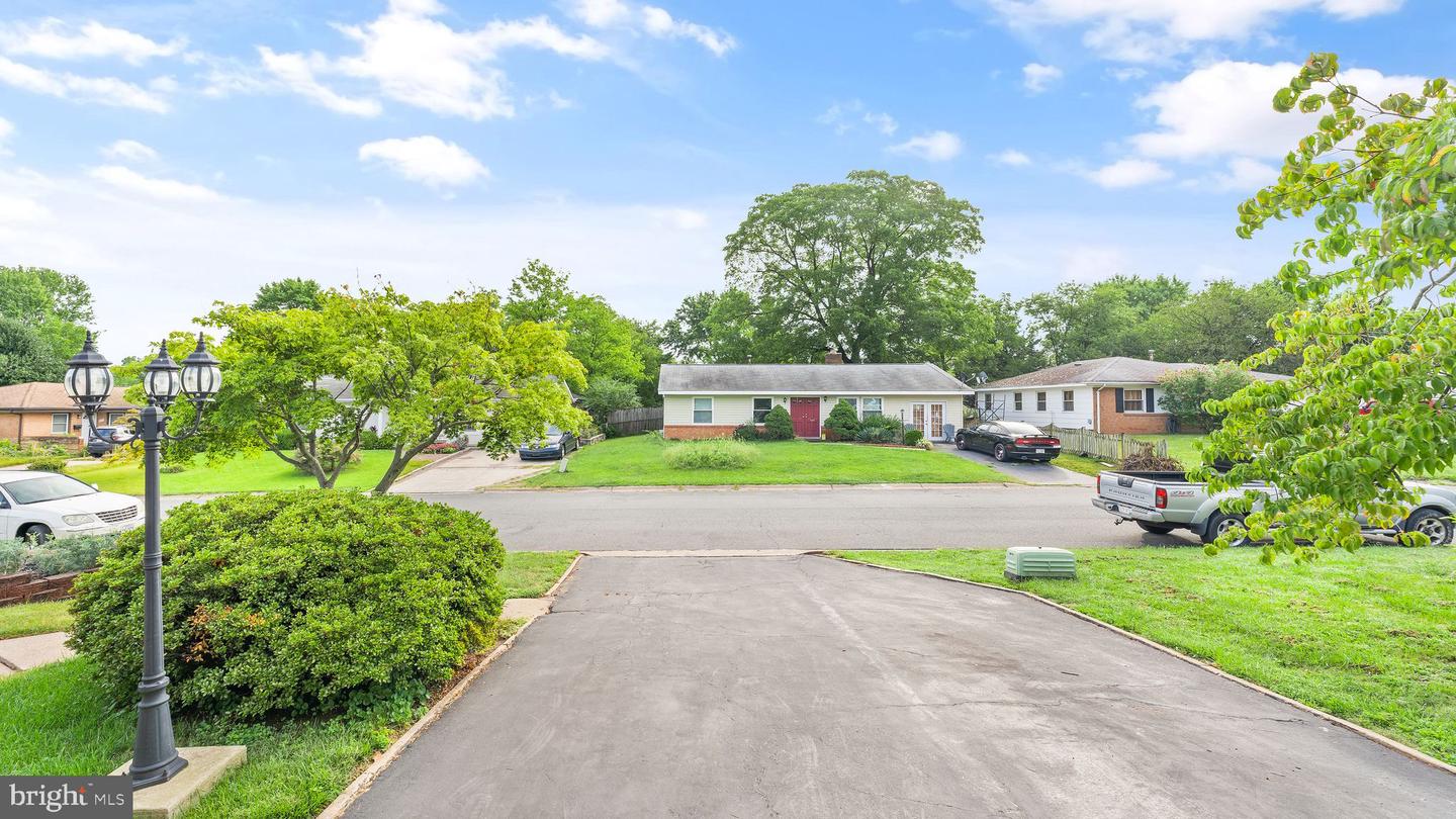 805 W NETTLE TREE ROAD