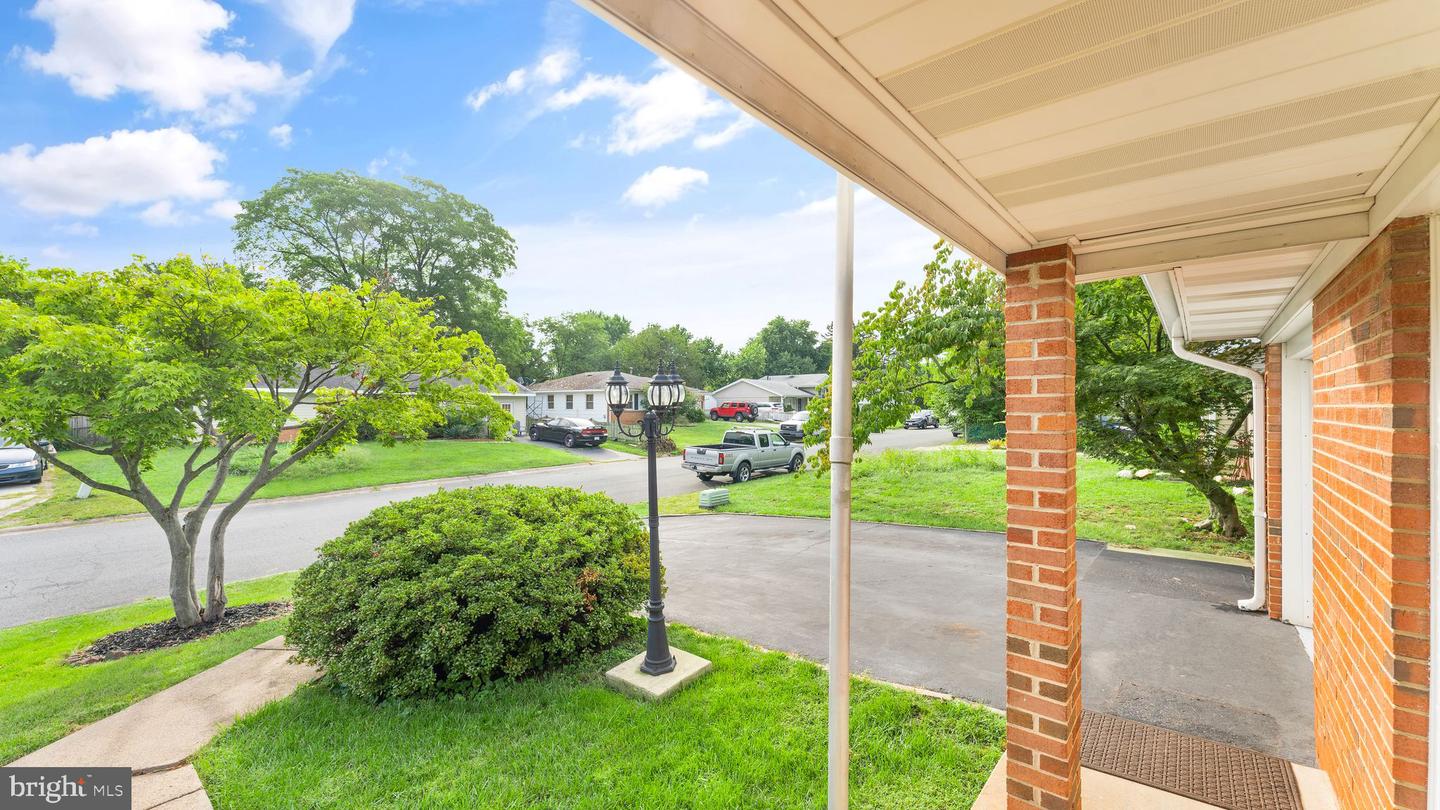 805 W NETTLE TREE ROAD