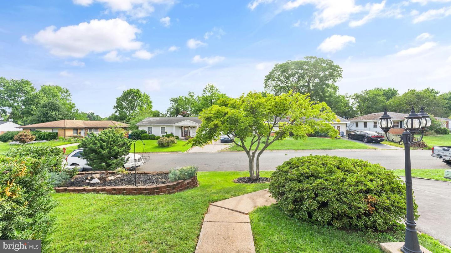 805 W NETTLE TREE ROAD