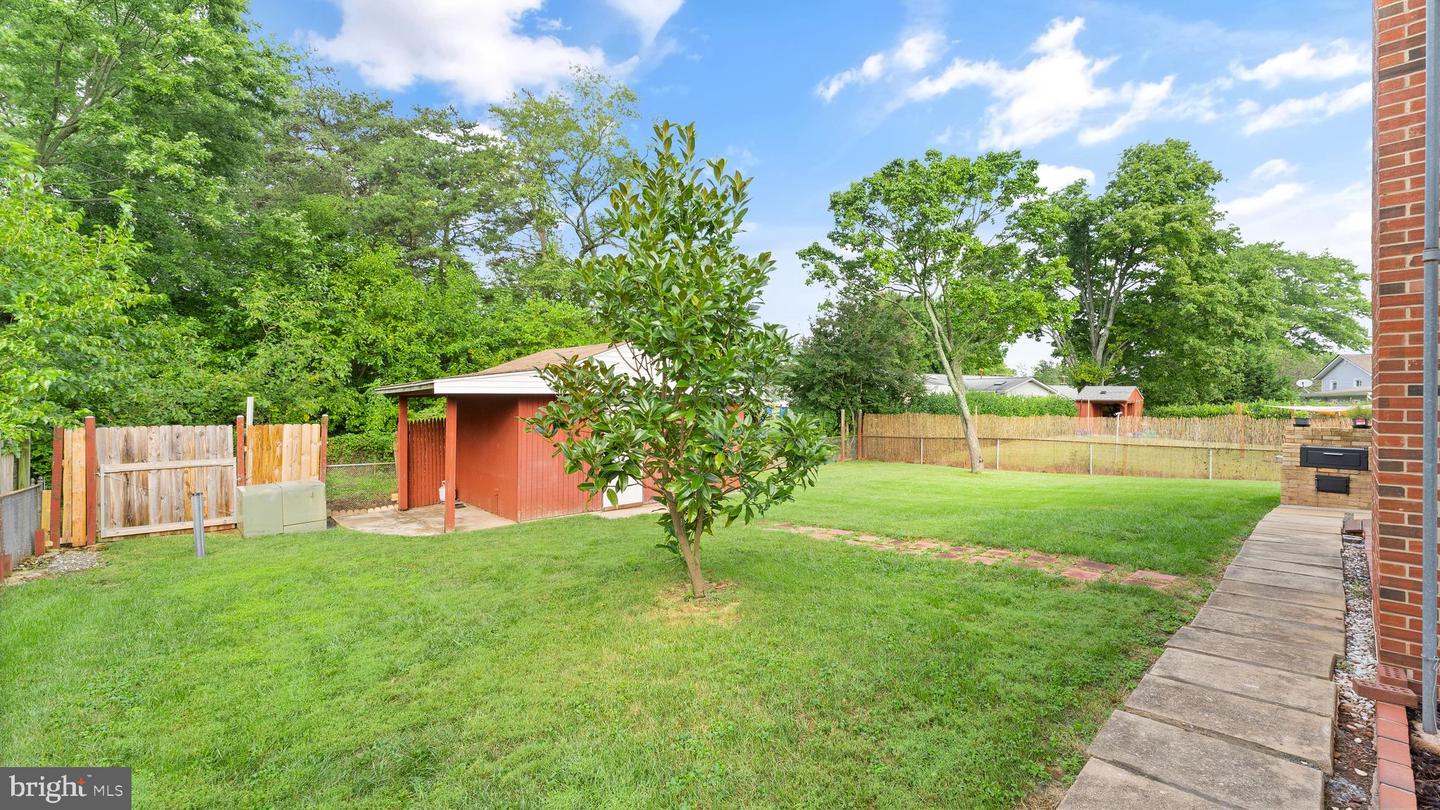 805 W NETTLE TREE ROAD