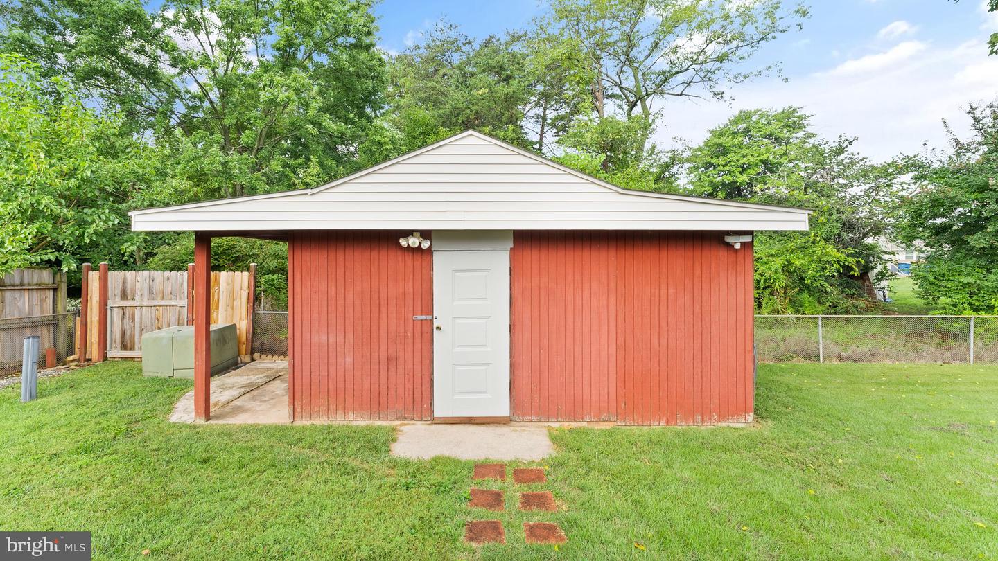 805 W NETTLE TREE ROAD