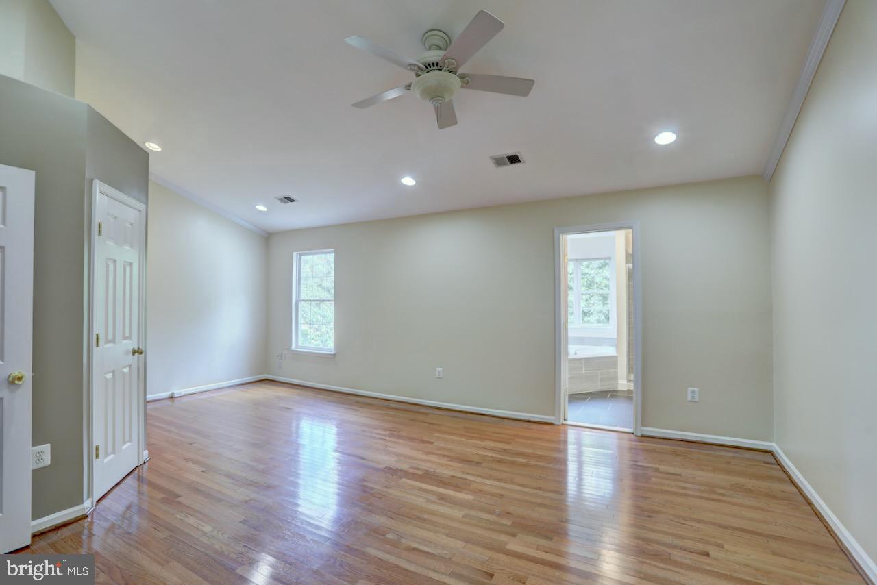 21648 FRAME SQUARE