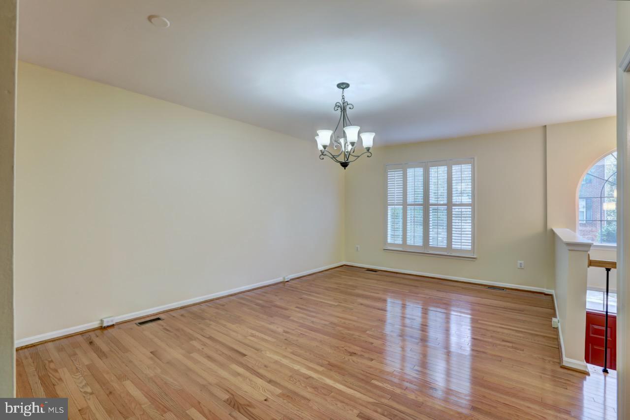 21648 FRAME SQUARE