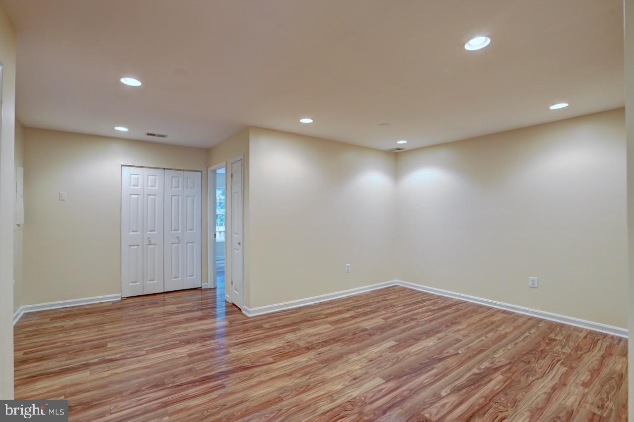 21648 FRAME SQUARE