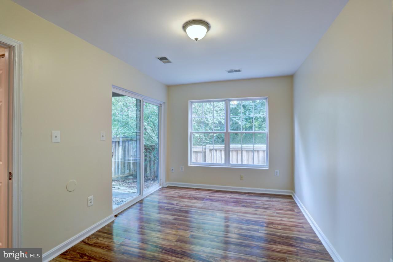 21648 FRAME SQUARE