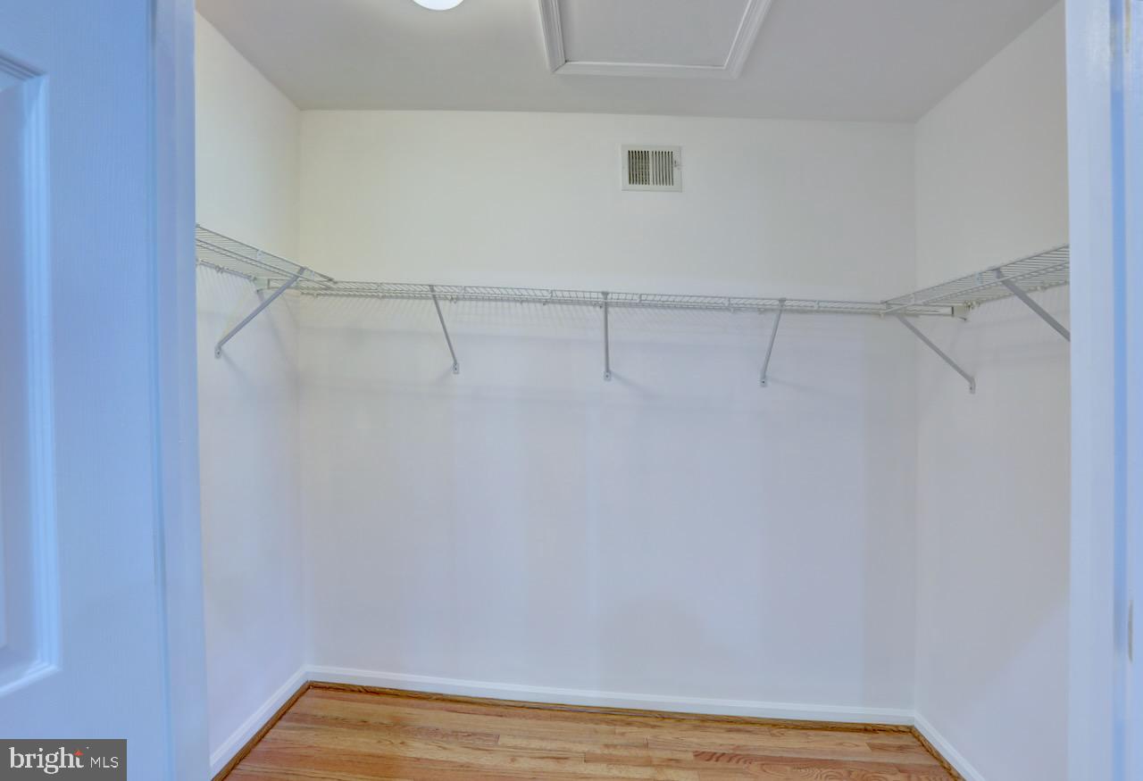 21648 FRAME SQUARE