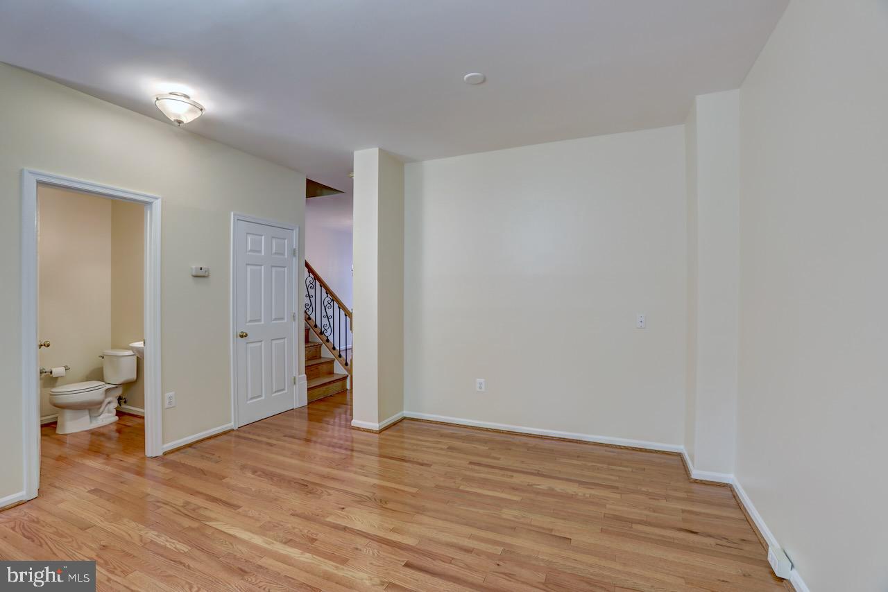 21648 FRAME SQUARE