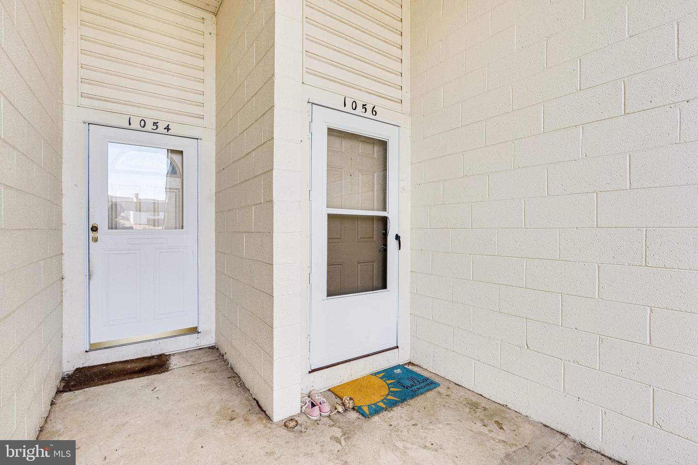 1054 WARWICK COURT
