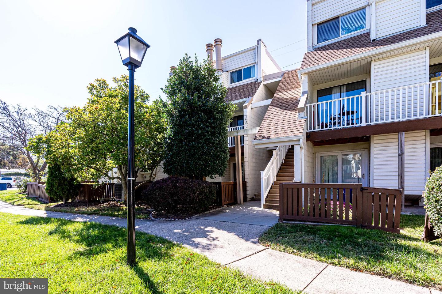 1054 WARWICK COURT