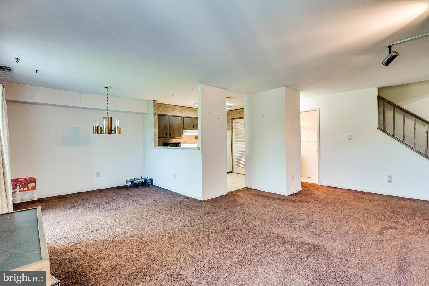 1054 WARWICK COURT