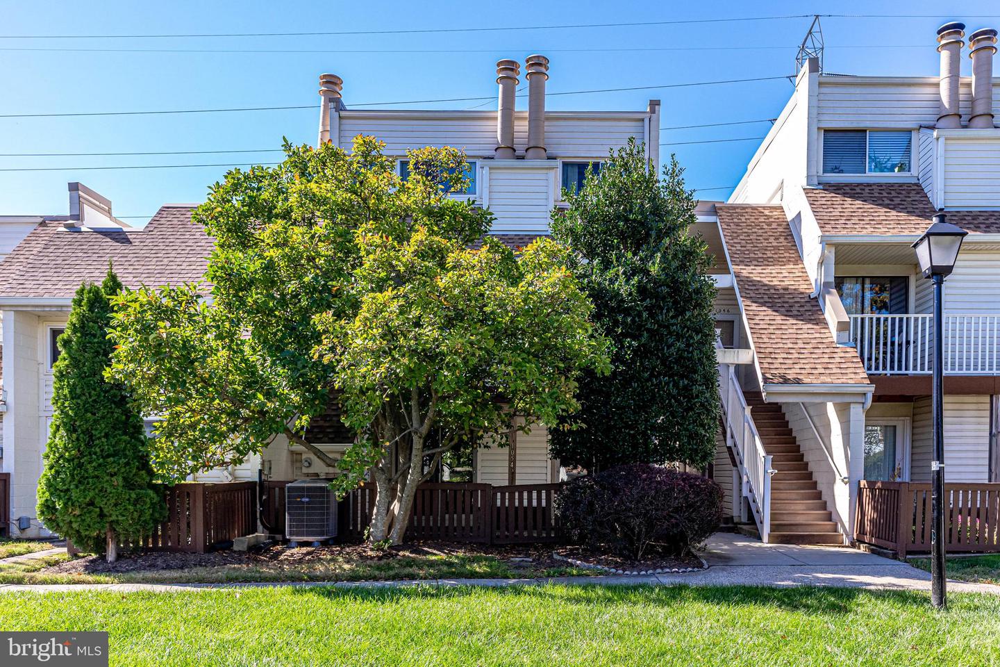 1054 WARWICK COURT