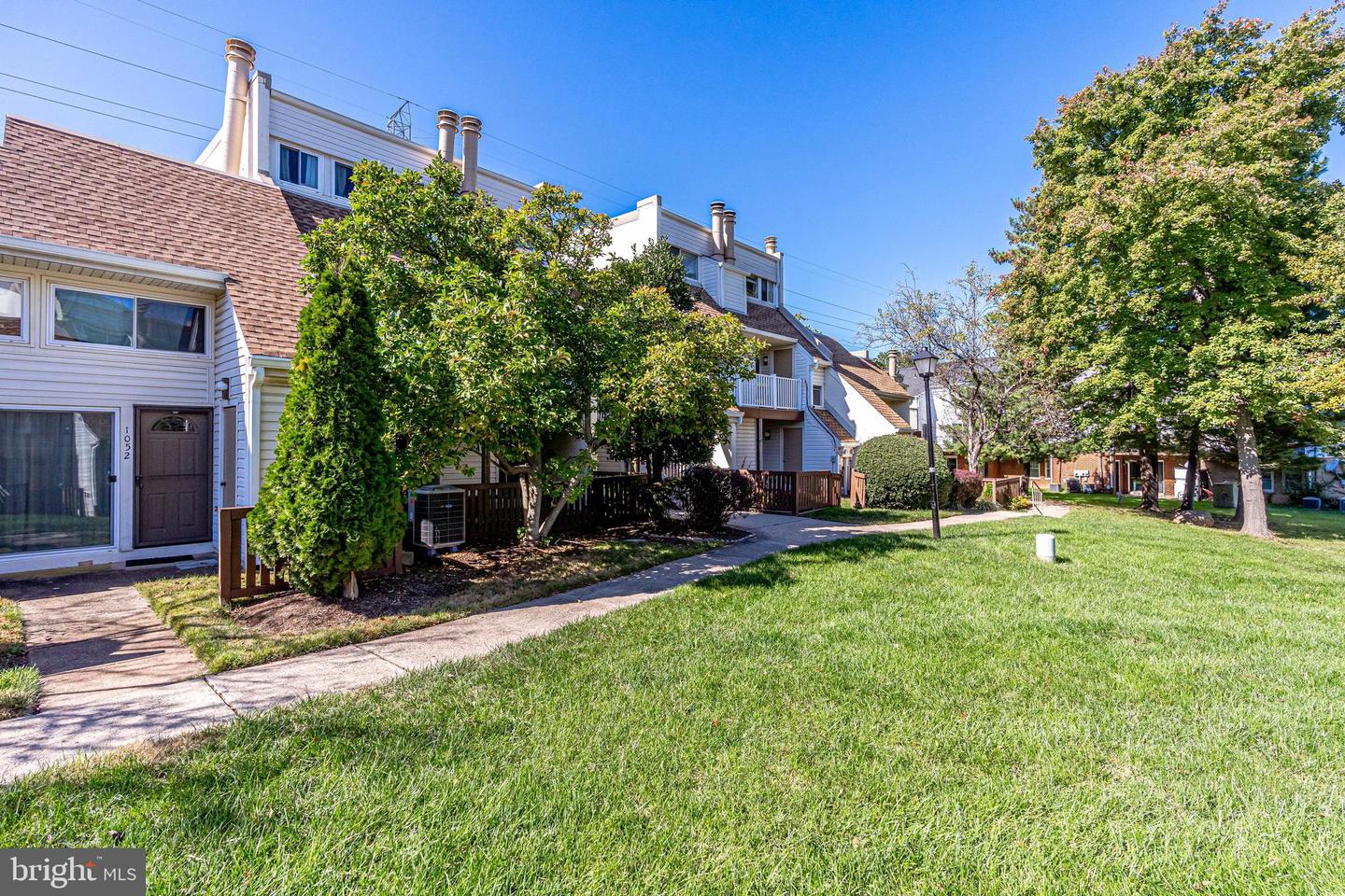1054 WARWICK COURT