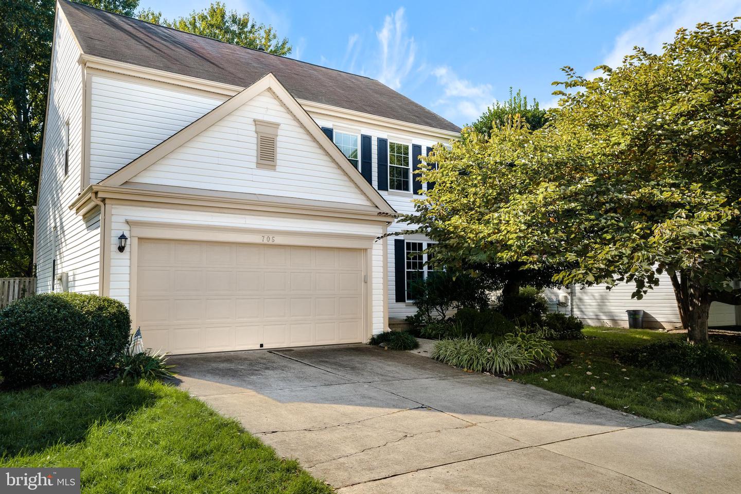 705 LONGFELLOW DRIVE NE