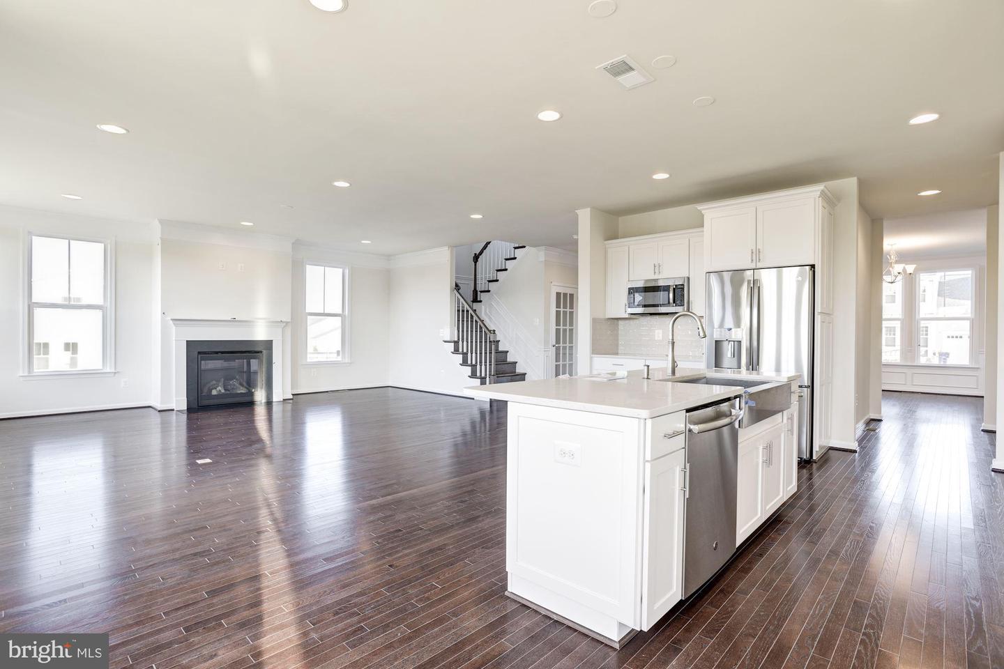 100 STOIC STREET SE