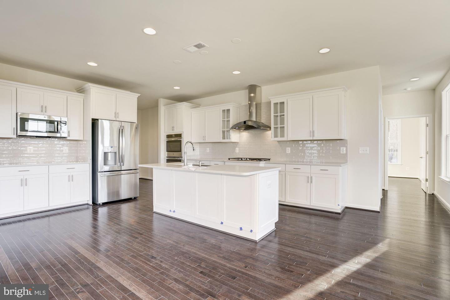 100 STOIC STREET SE