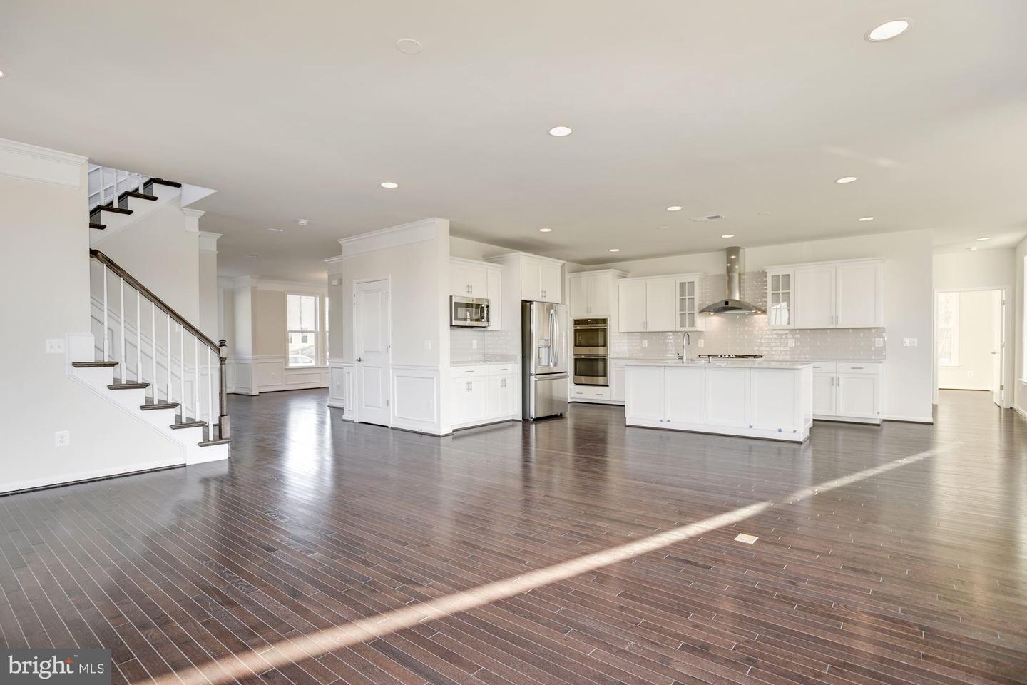 100 STOIC STREET SE