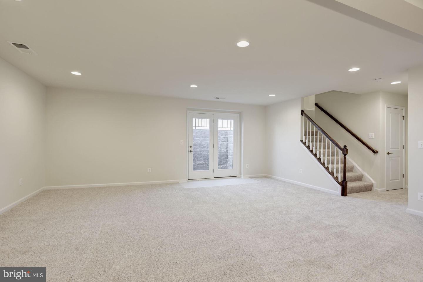 100 STOIC STREET SE