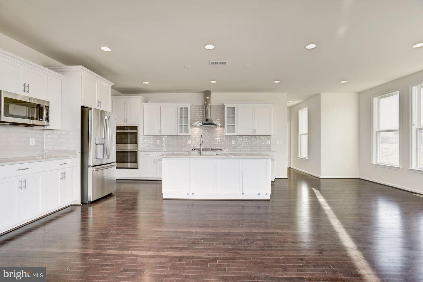 100 STOIC STREET SE