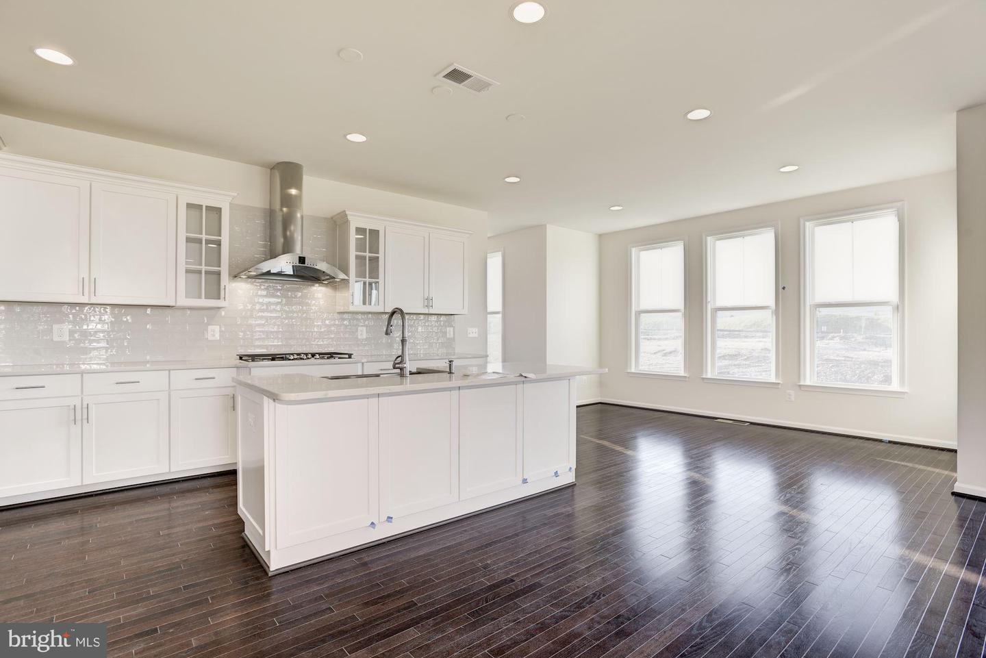 100 STOIC STREET SE