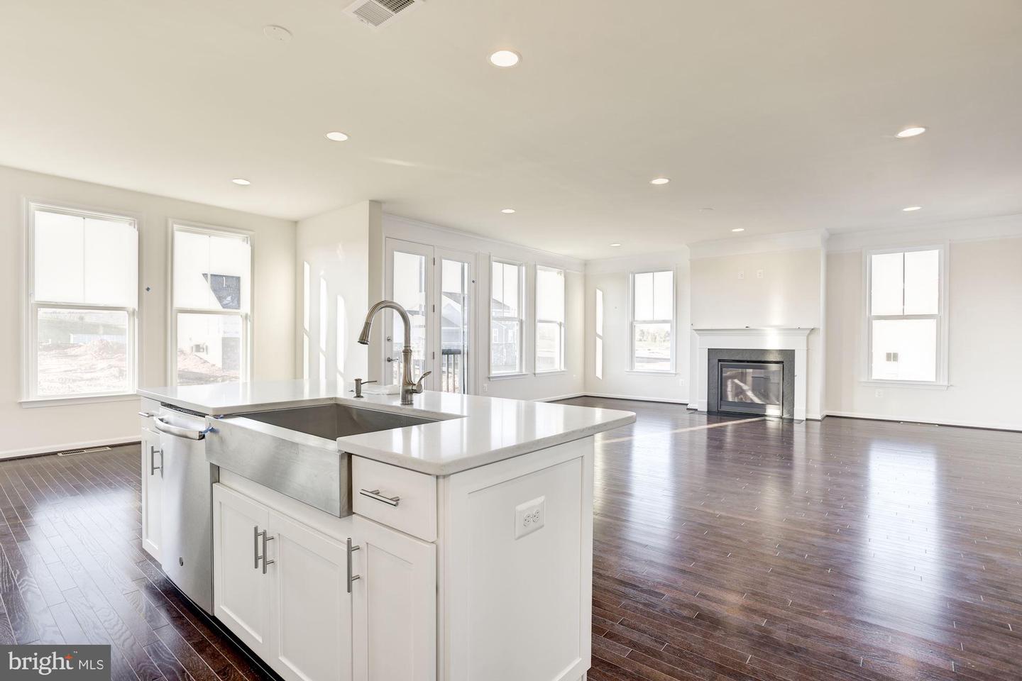 100 STOIC STREET SE