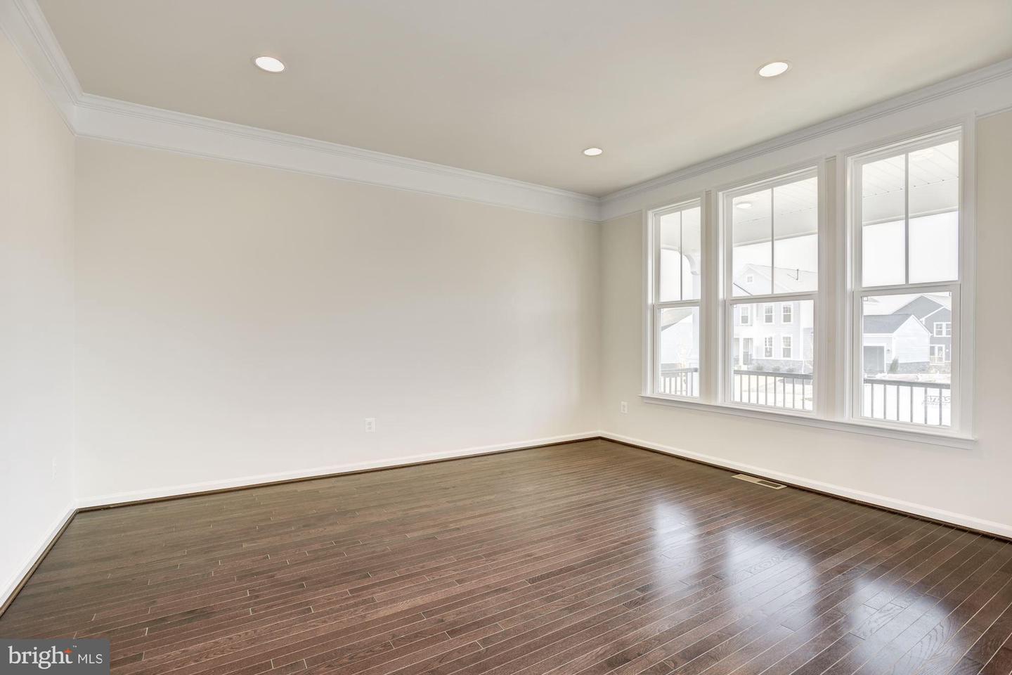 100 STOIC STREET SE