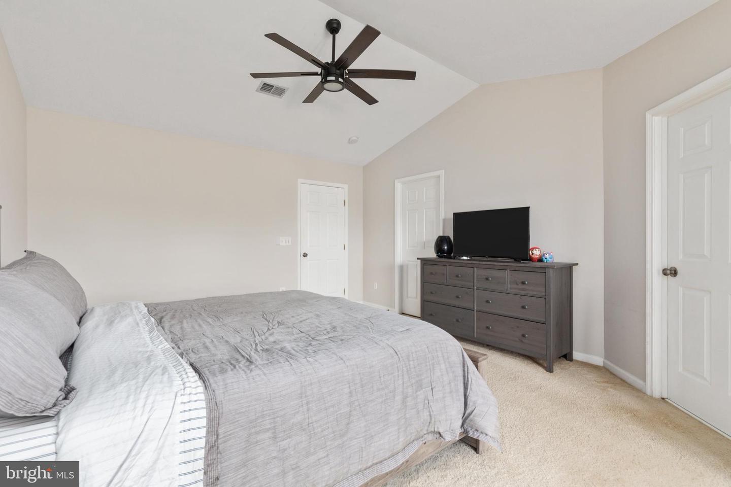 267 SHIRLEY SQUARE SE
