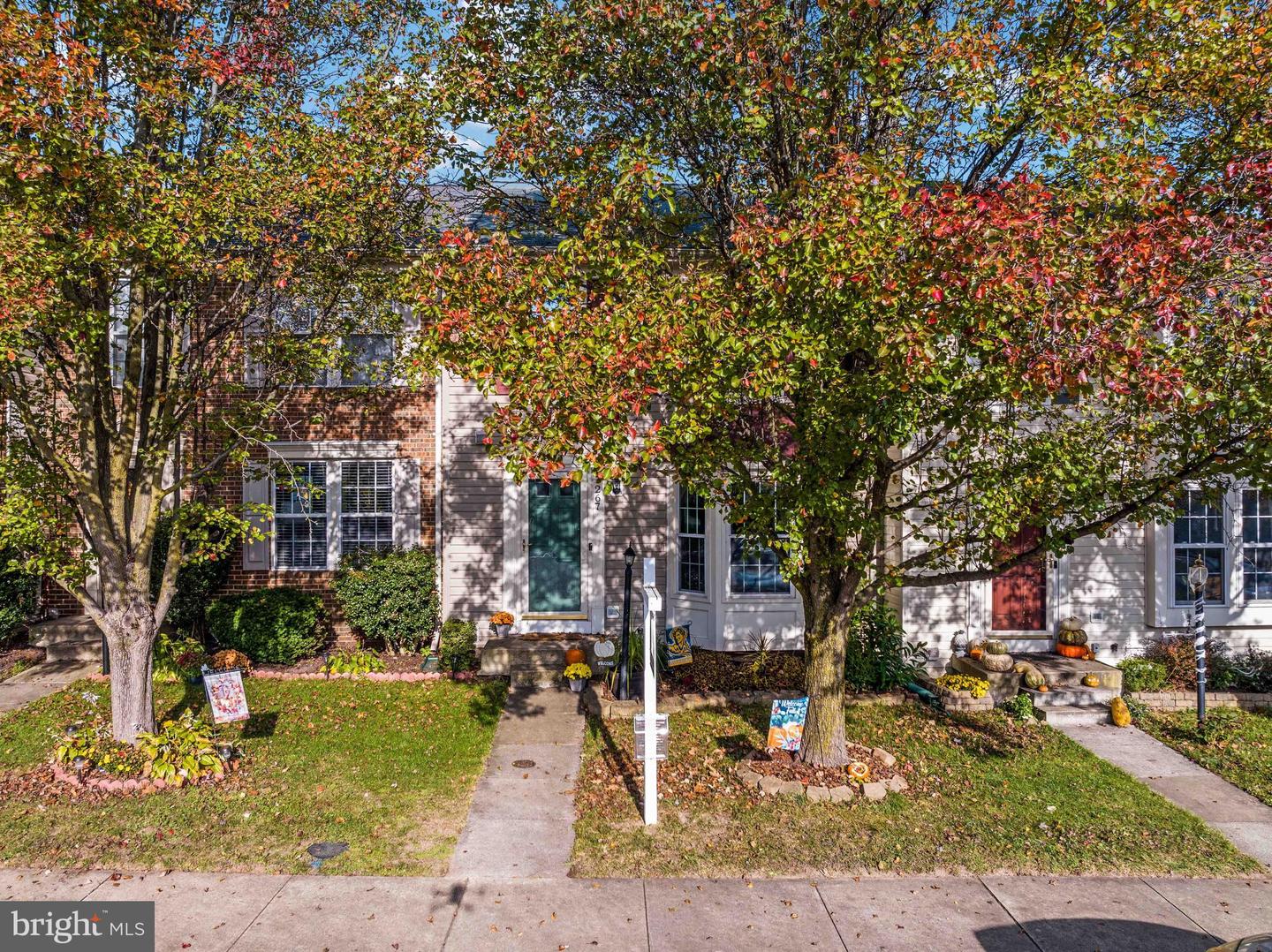 267 SHIRLEY SQUARE SE