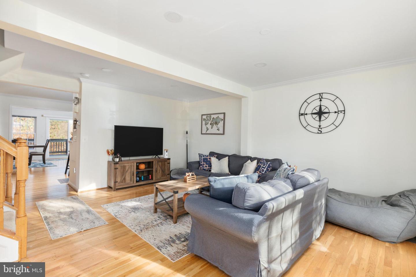 267 SHIRLEY SQUARE SE