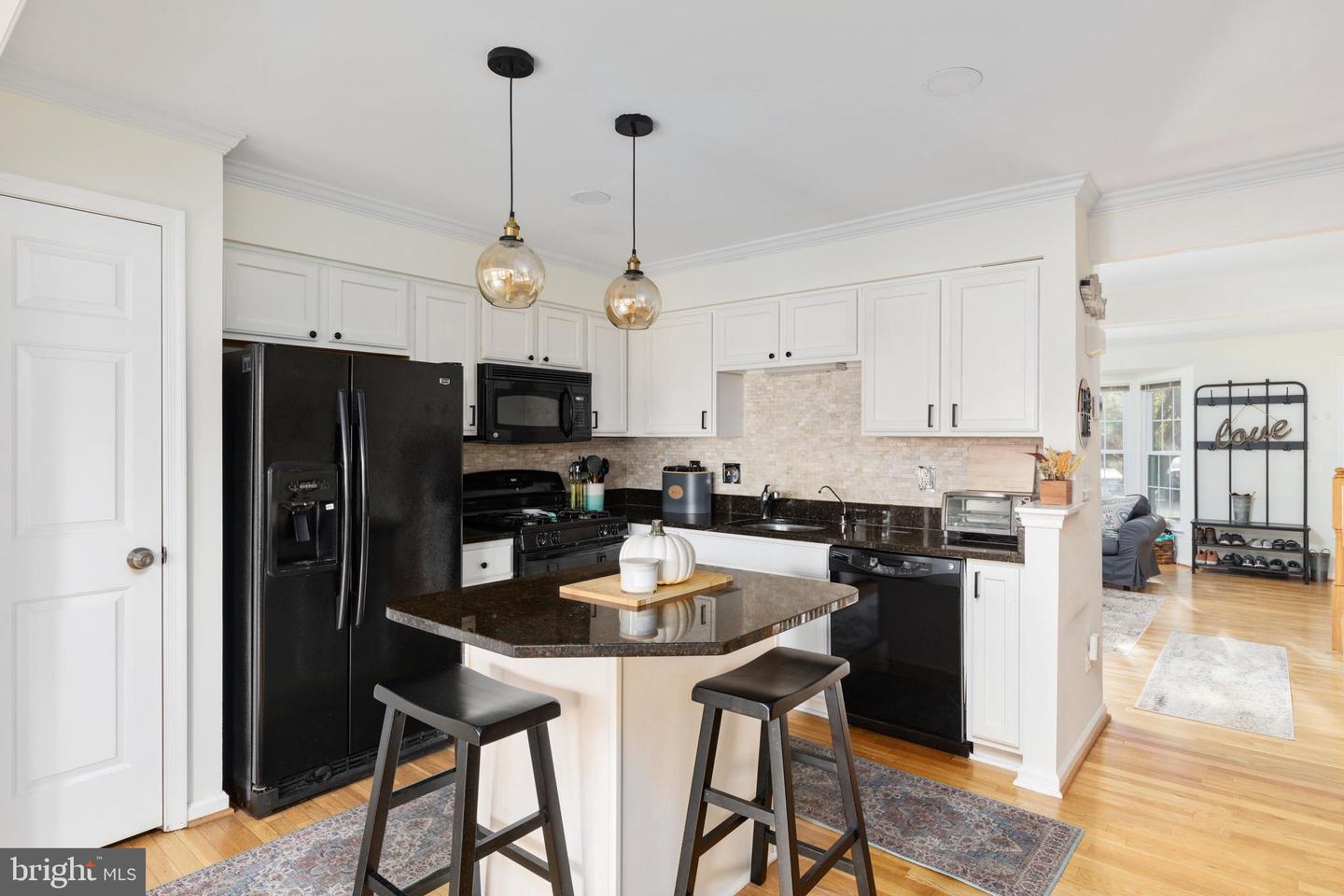 267 SHIRLEY SQUARE SE
