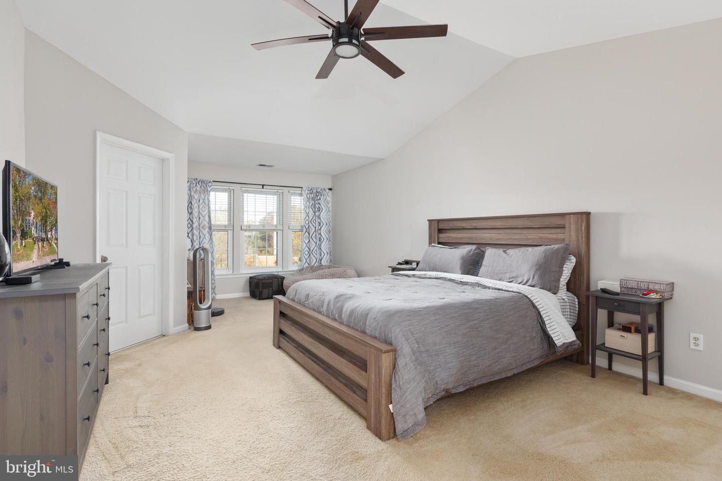 267 SHIRLEY SQUARE SE