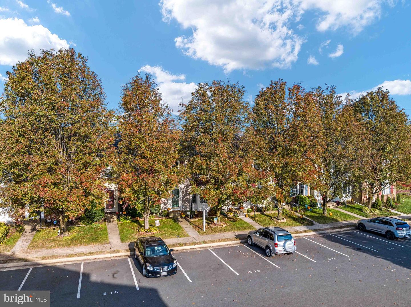 267 SHIRLEY SQUARE SE