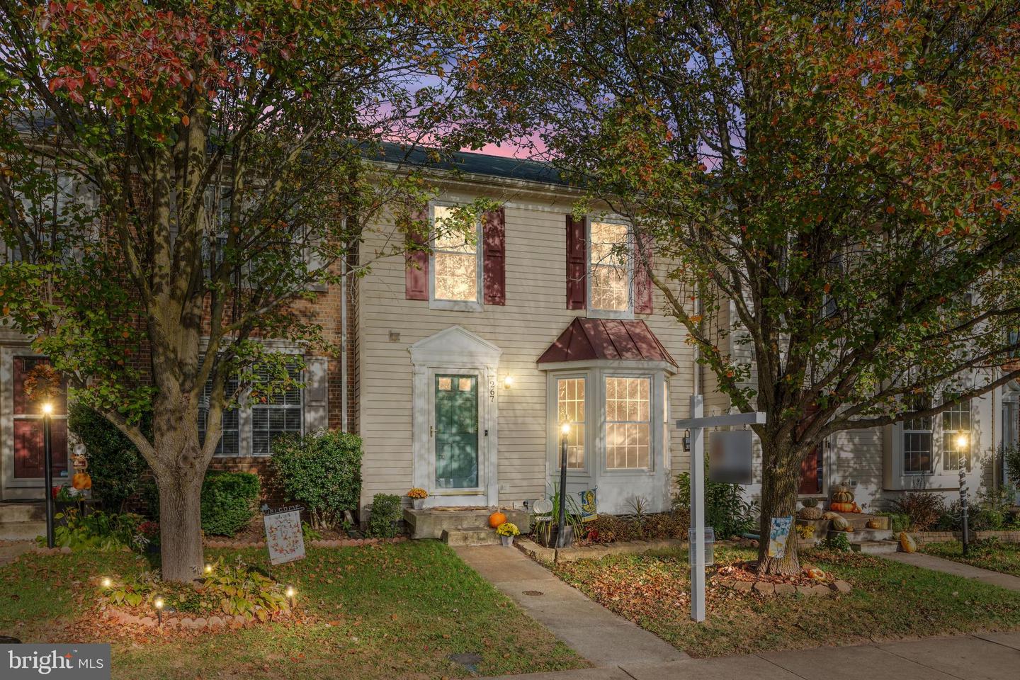267 SHIRLEY SQUARE SE