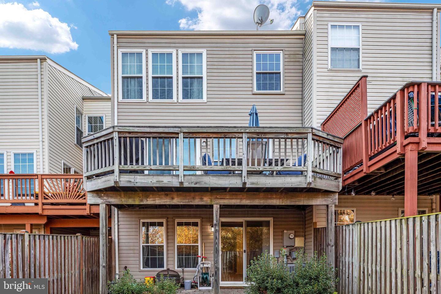 267 SHIRLEY SQUARE SE