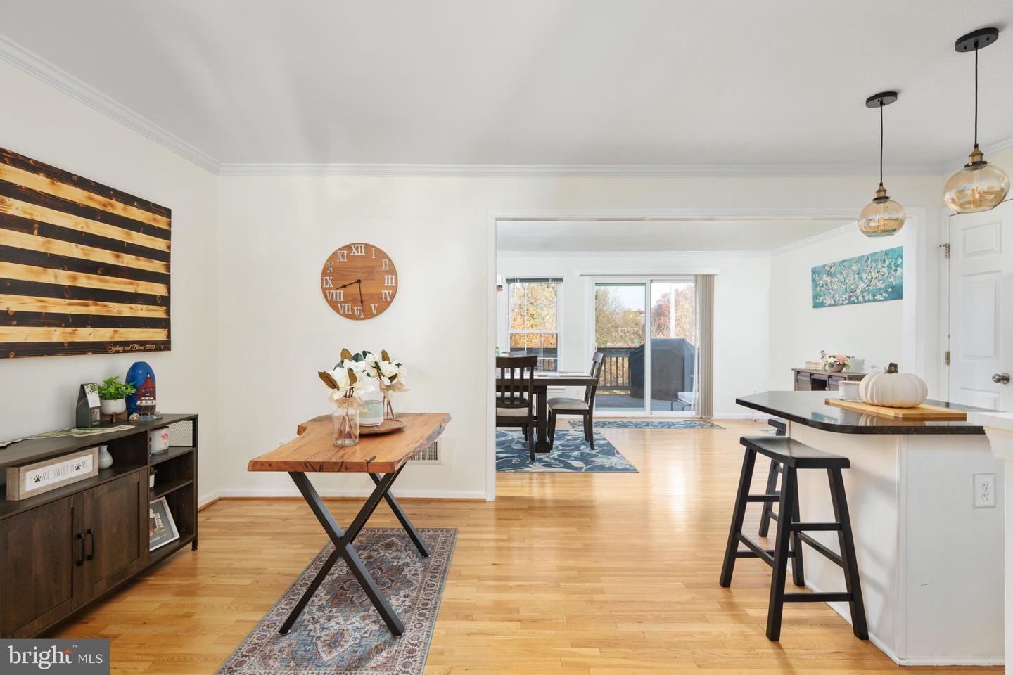 267 SHIRLEY SQUARE SE