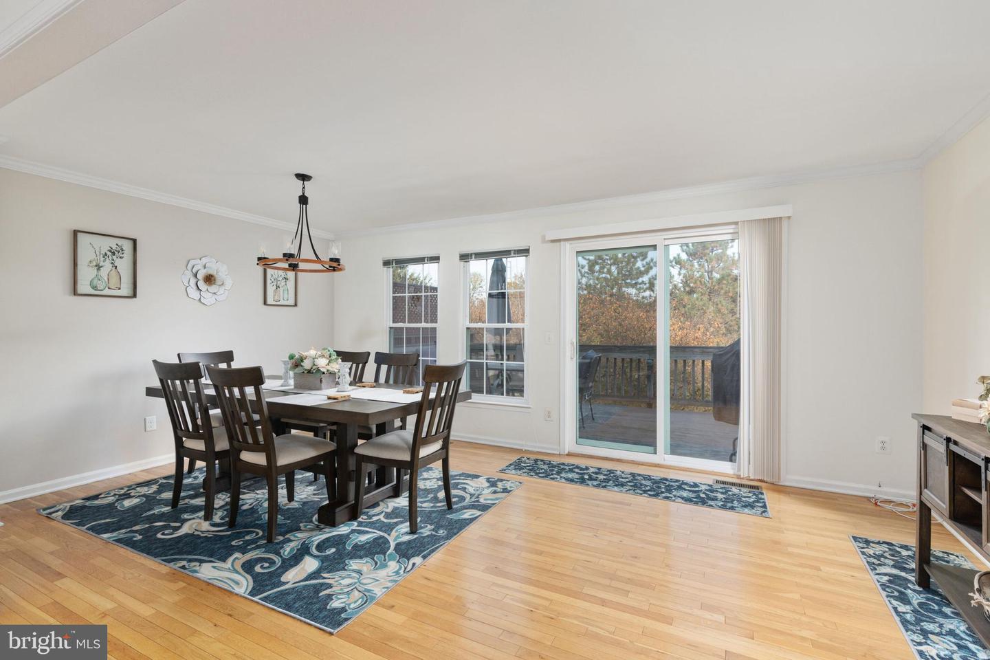 267 SHIRLEY SQUARE SE