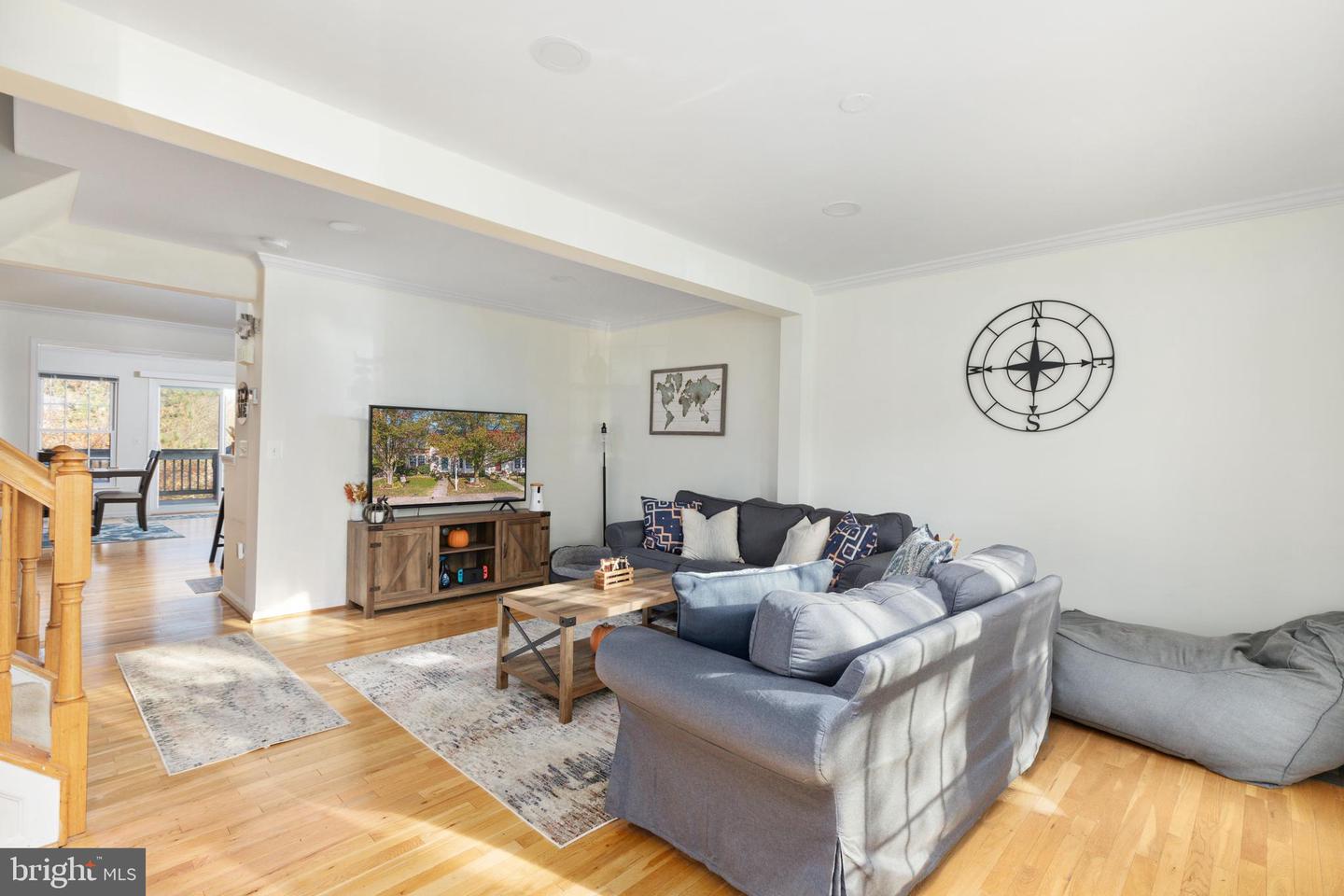 267 SHIRLEY SQUARE SE