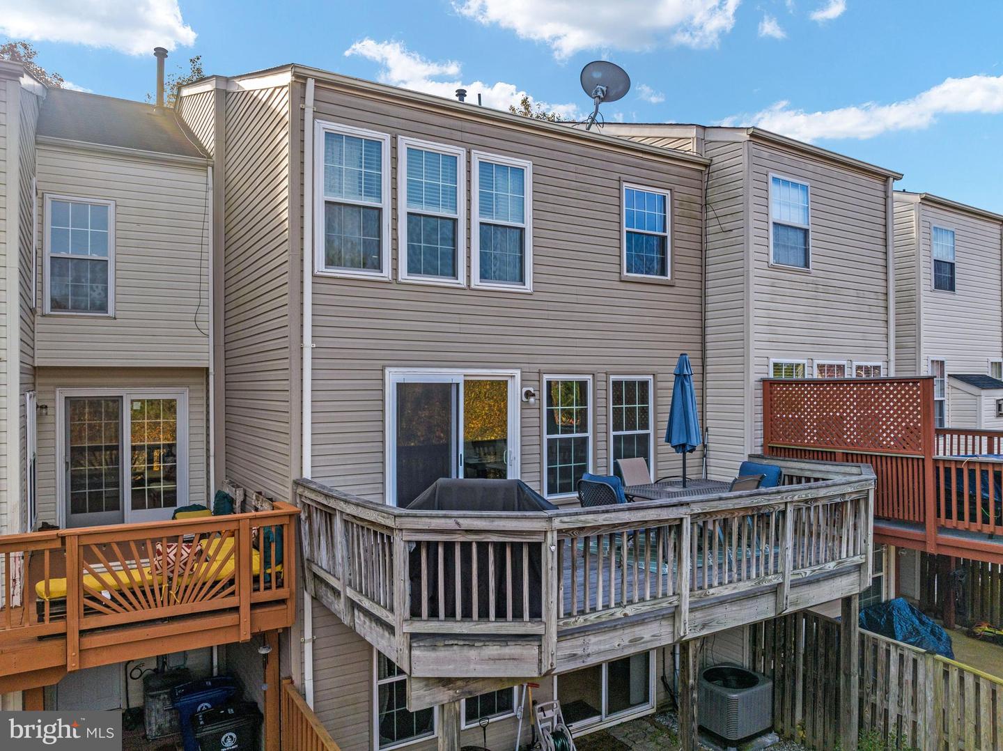 267 SHIRLEY SQUARE SE