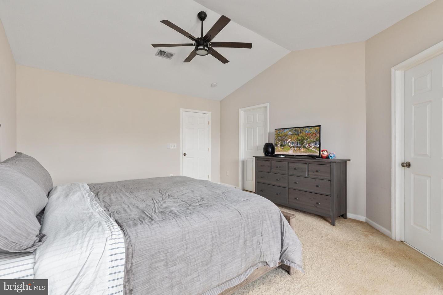 267 SHIRLEY SQUARE SE