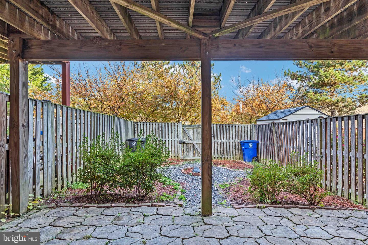 267 SHIRLEY SQUARE SE
