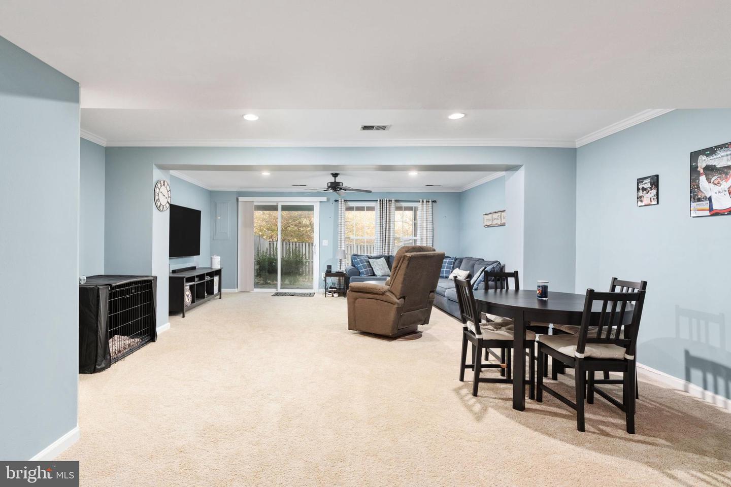 267 SHIRLEY SQUARE SE